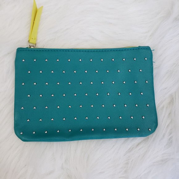 Ipsy bag with 5 new beauty products, eyeshadow, primer, face mask & mud mask - Picture 2 of 14